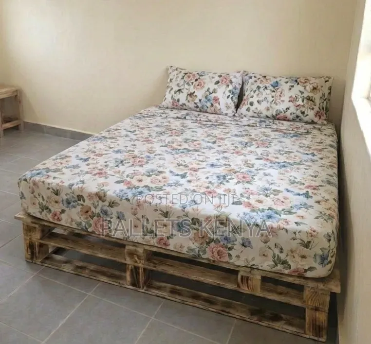 Clean 5×6 Pallet Bed Frame – Clean Finish, Very Strong