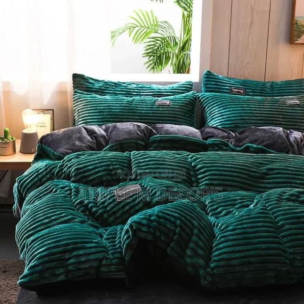 Silk-Soft Velvet Bedding Set - thumbnail 2