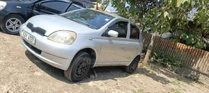 Toyota Vitz 2001 Silver