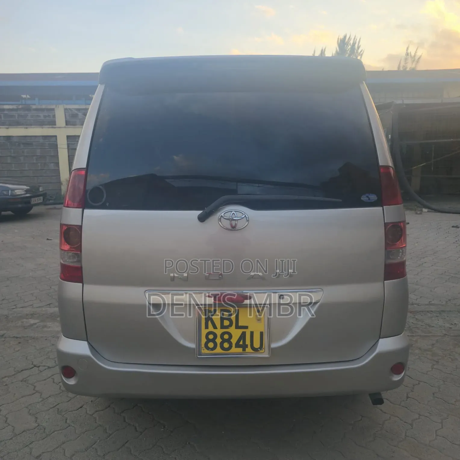 Toyota Noah 2005 Gray