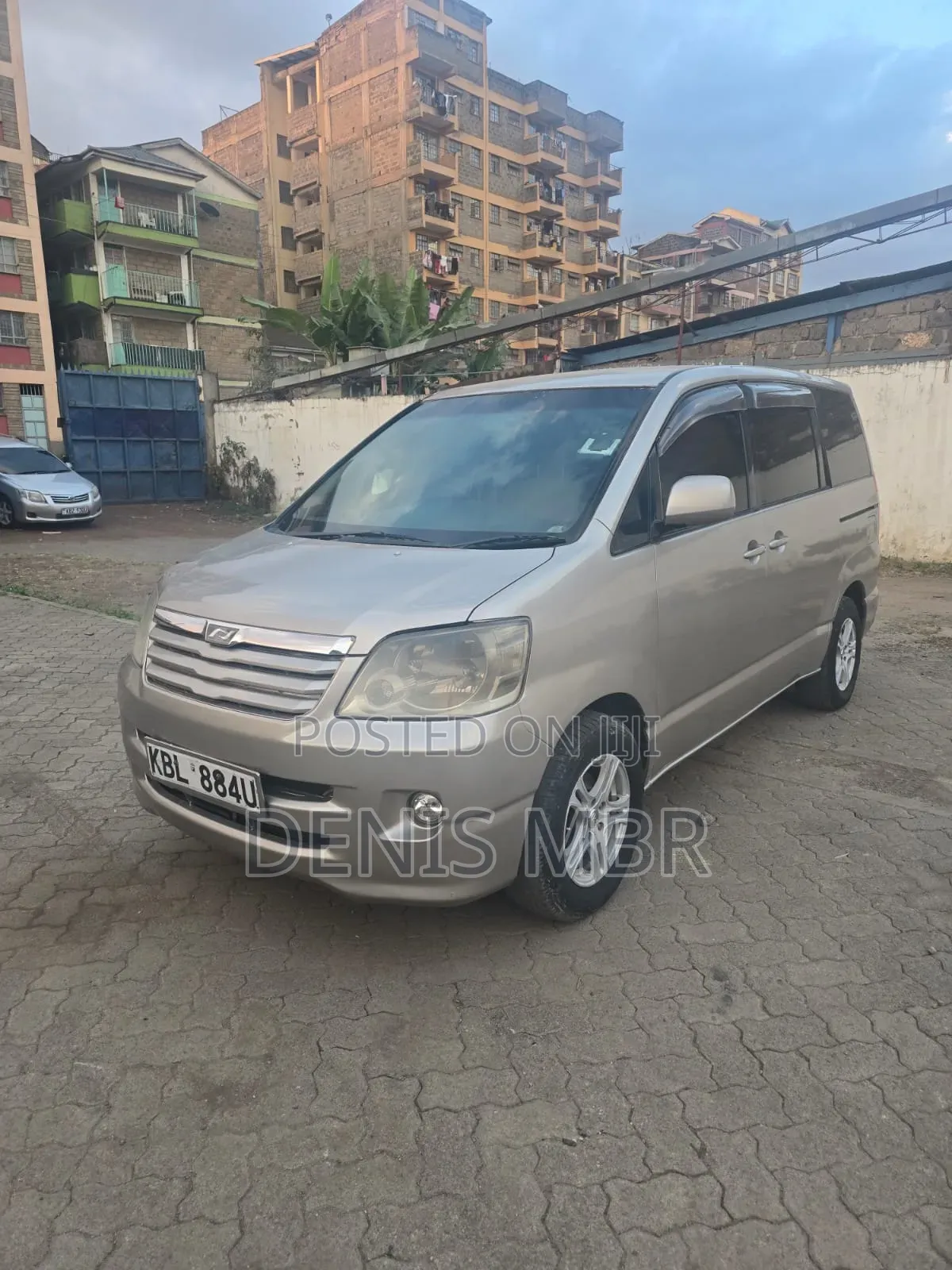 Toyota Noah 2005 Gray