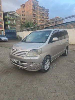 Toyota Noah 2005 Gray