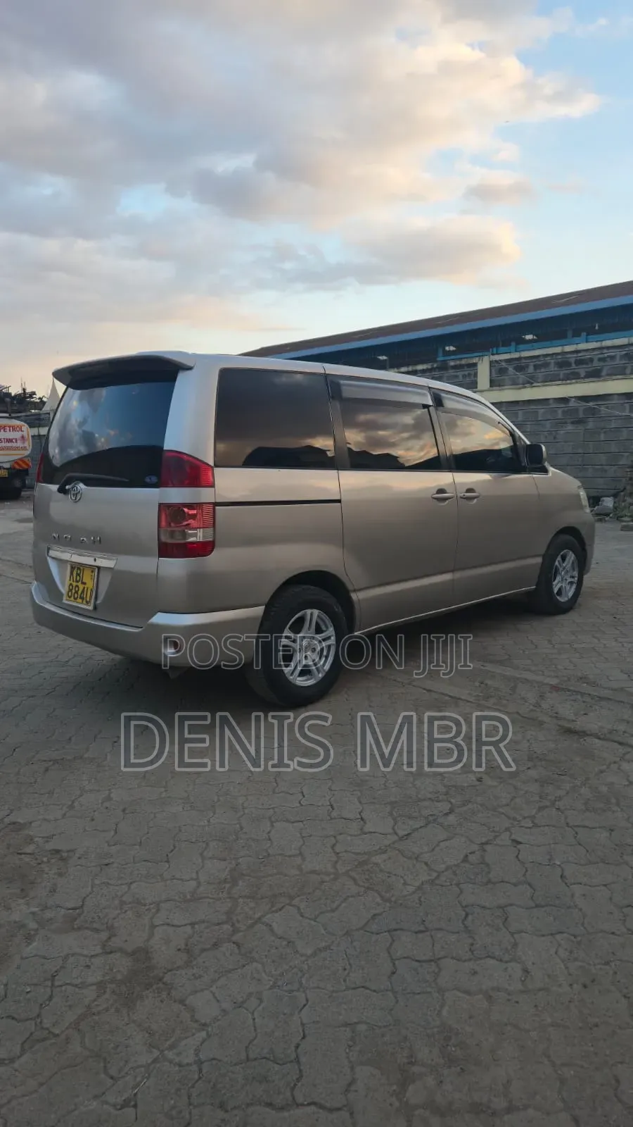 Toyota Noah 2005 Gray