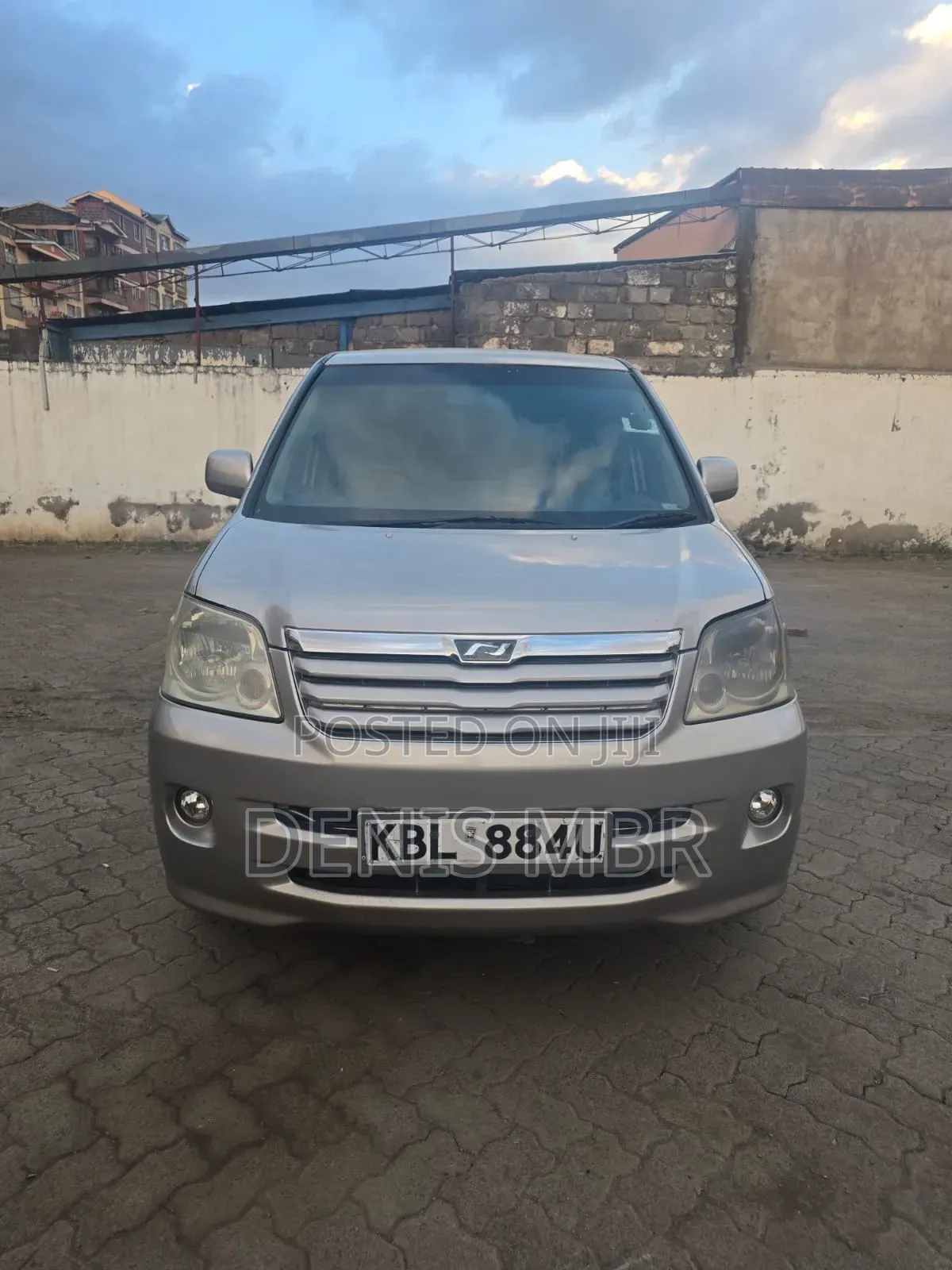 Toyota Noah 2005 Gray