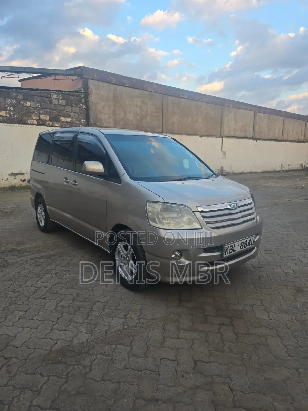 Toyota Noah 2005 Gray