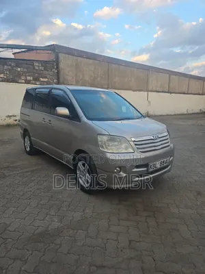 Toyota Noah 2005 Gray