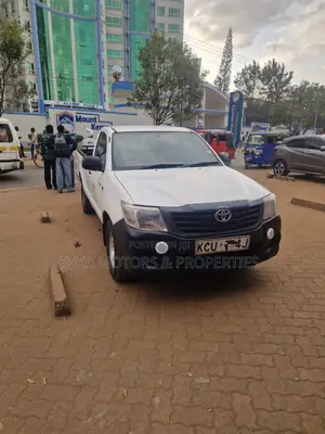 Toyota Hilux 2011 White