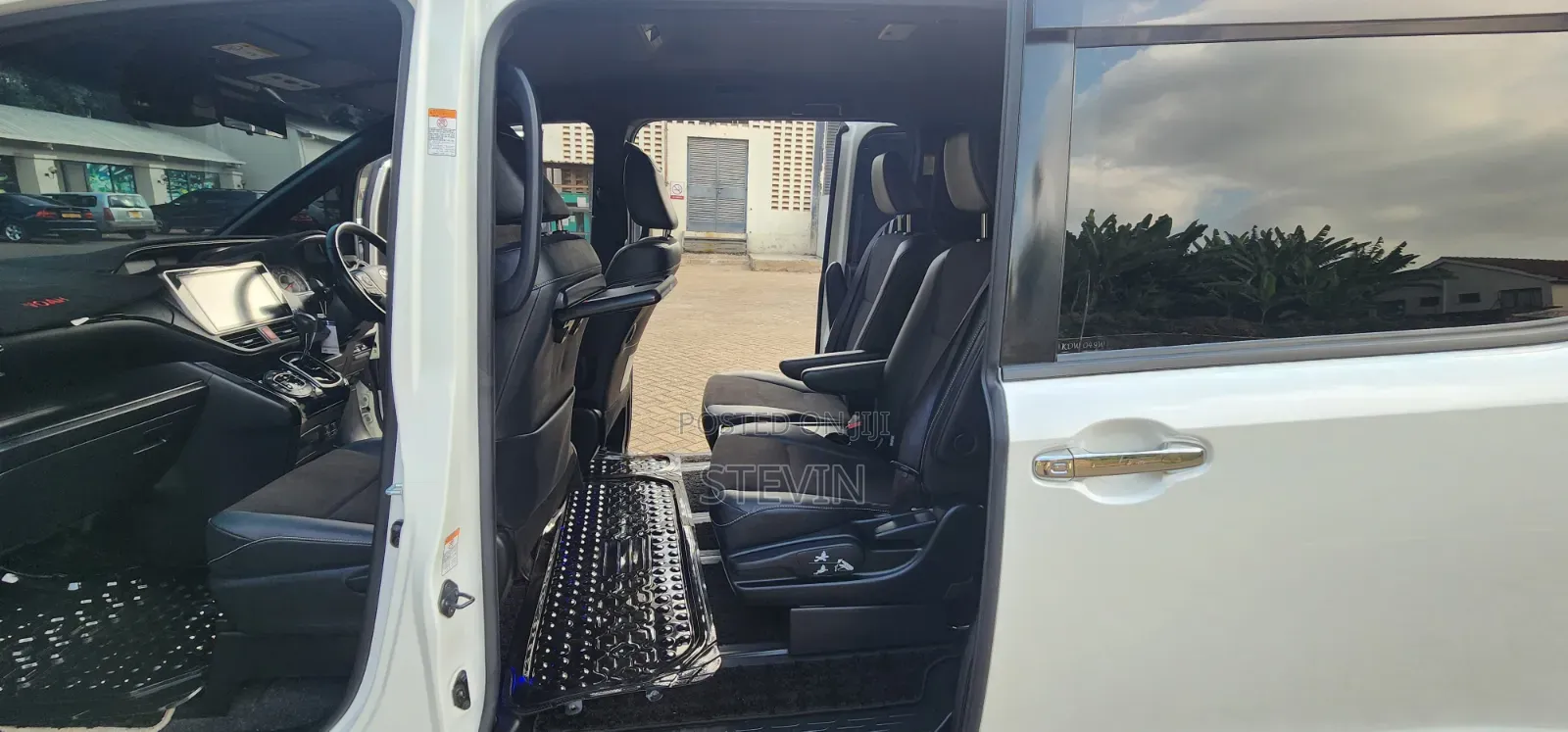 Toyota Noah 2018 White