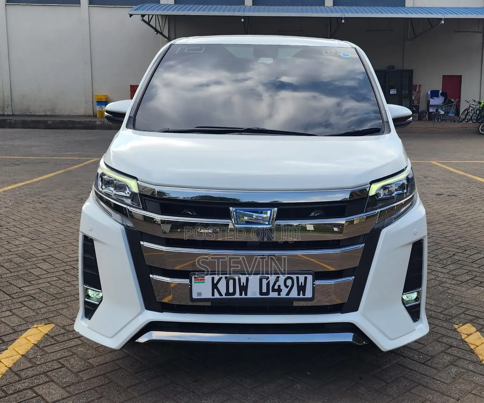 Toyota Noah 2018 White