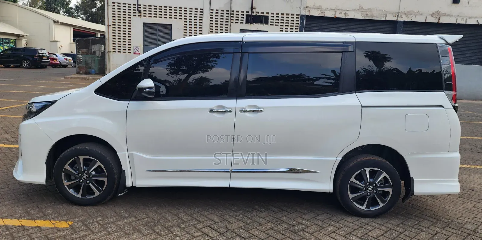 Toyota Noah 2018 White