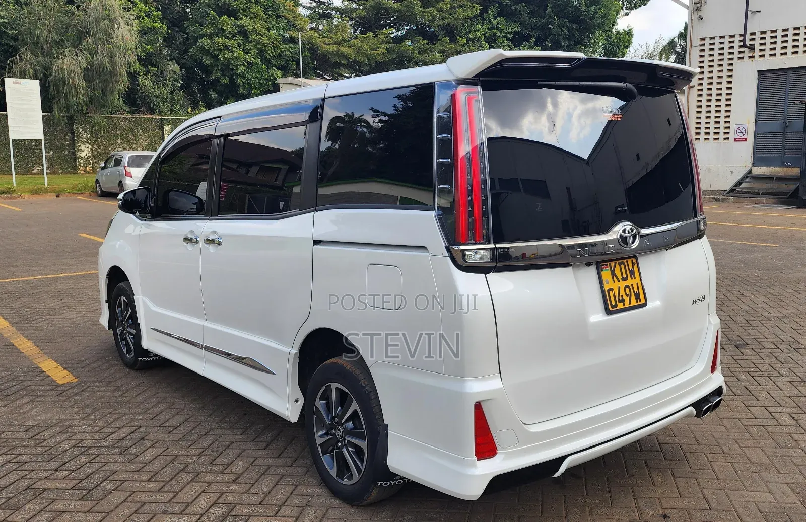 Toyota Noah 2018 White