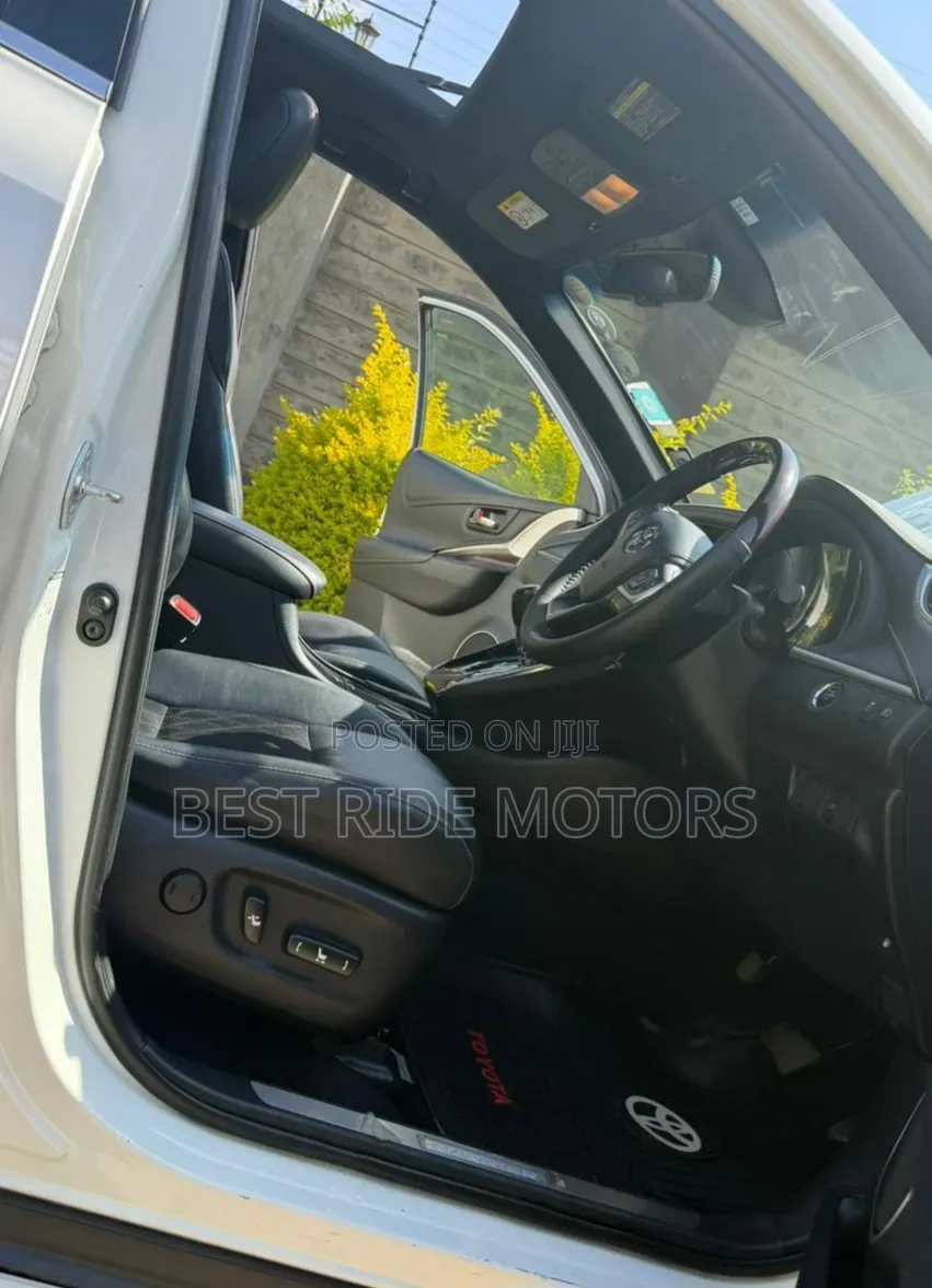 Toyota Harrier 2.0 2016 White