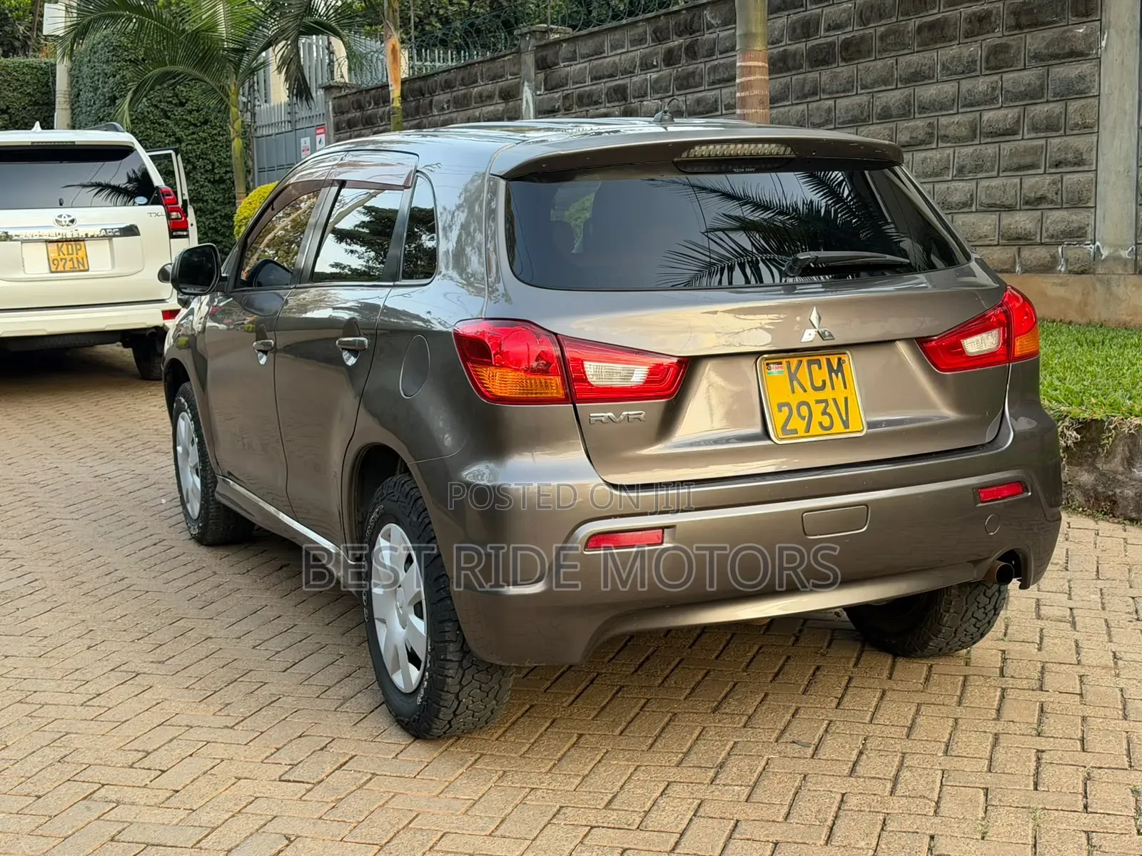 Mitsubishi RVR 2010 Brown