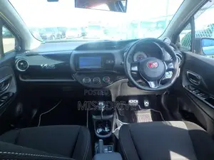 Toyota Vitz 1.0 FWD 5dr 2019 Silver