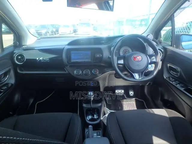 Toyota Vitz 1.0 FWD 5dr 2019 Silver