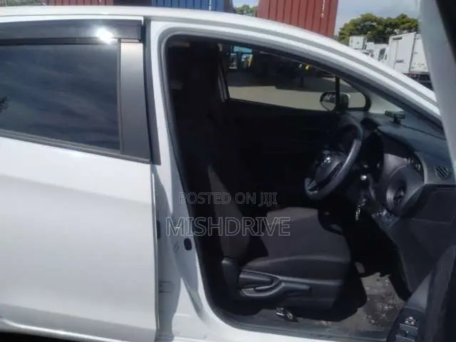 Toyota Vitz 1.0 FWD 5dr 2019 White