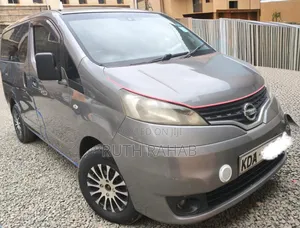Nissan NP300 2012 Gray