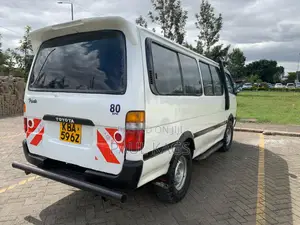 Toyota HiAce 2001 White