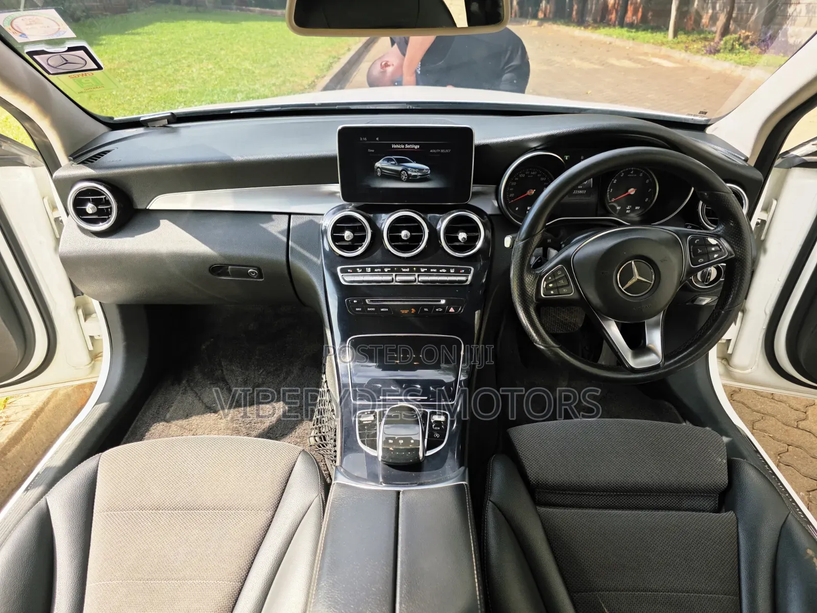 Mercedes-Benz C200 2014 White