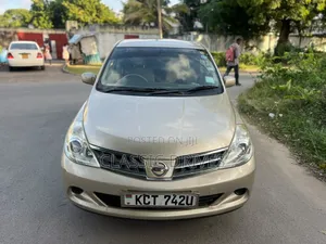 Nissan Tiida 2012 Gold