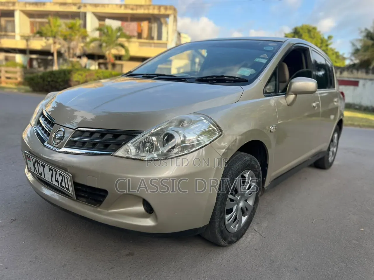 Nissan Tiida 2012 Gold