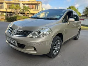 Nissan Tiida 2012 Gold