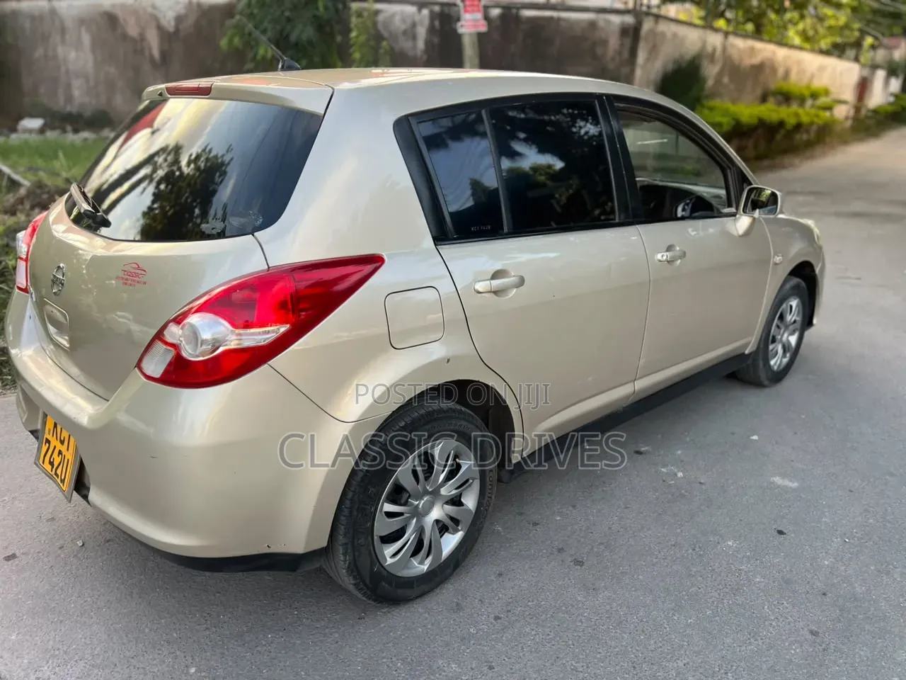 Nissan Tiida 2012 Gold