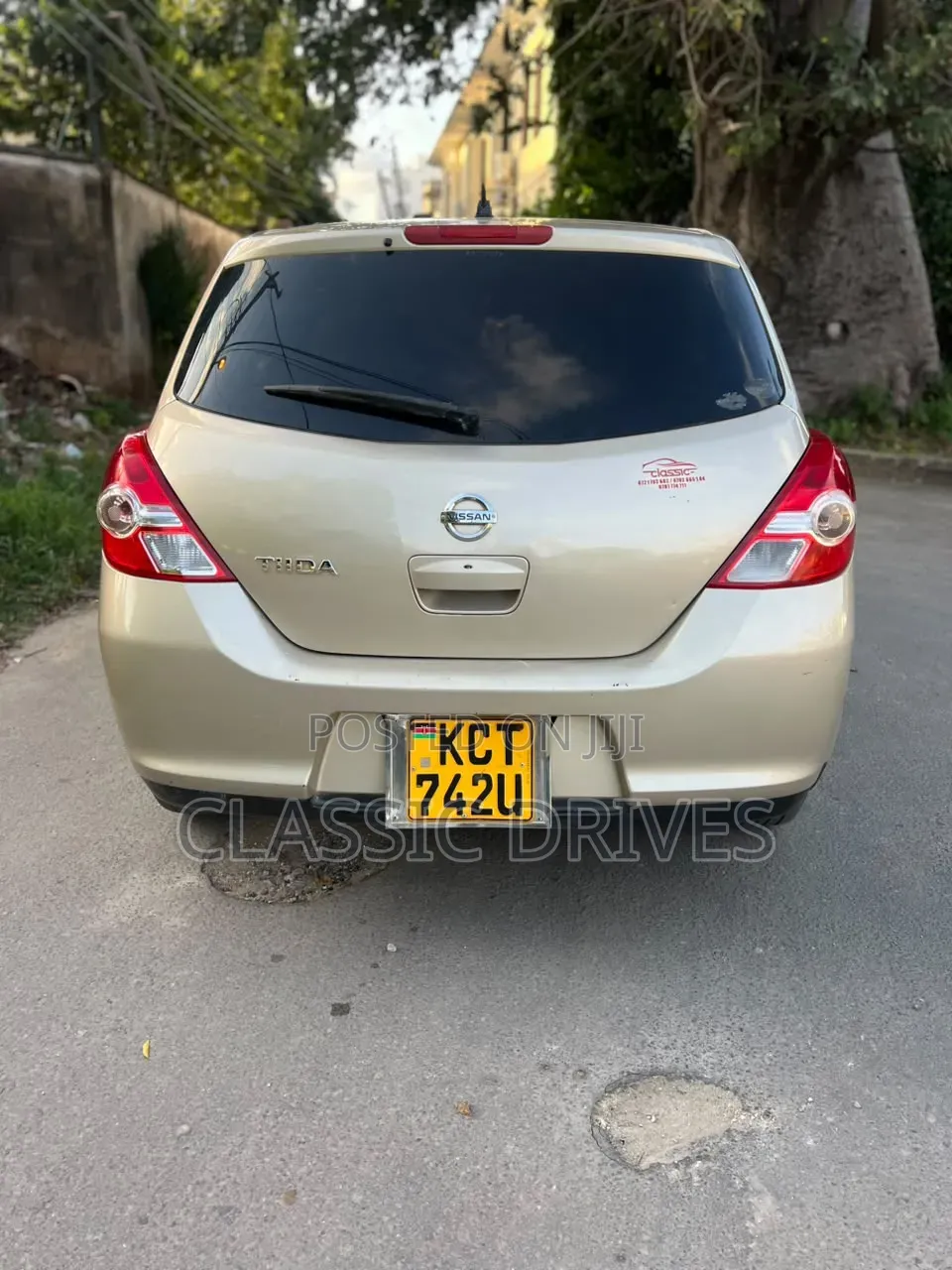 Nissan Tiida 2012 Gold