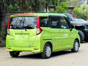 Toyota Roomy 1.0 AWD 2018 Green
