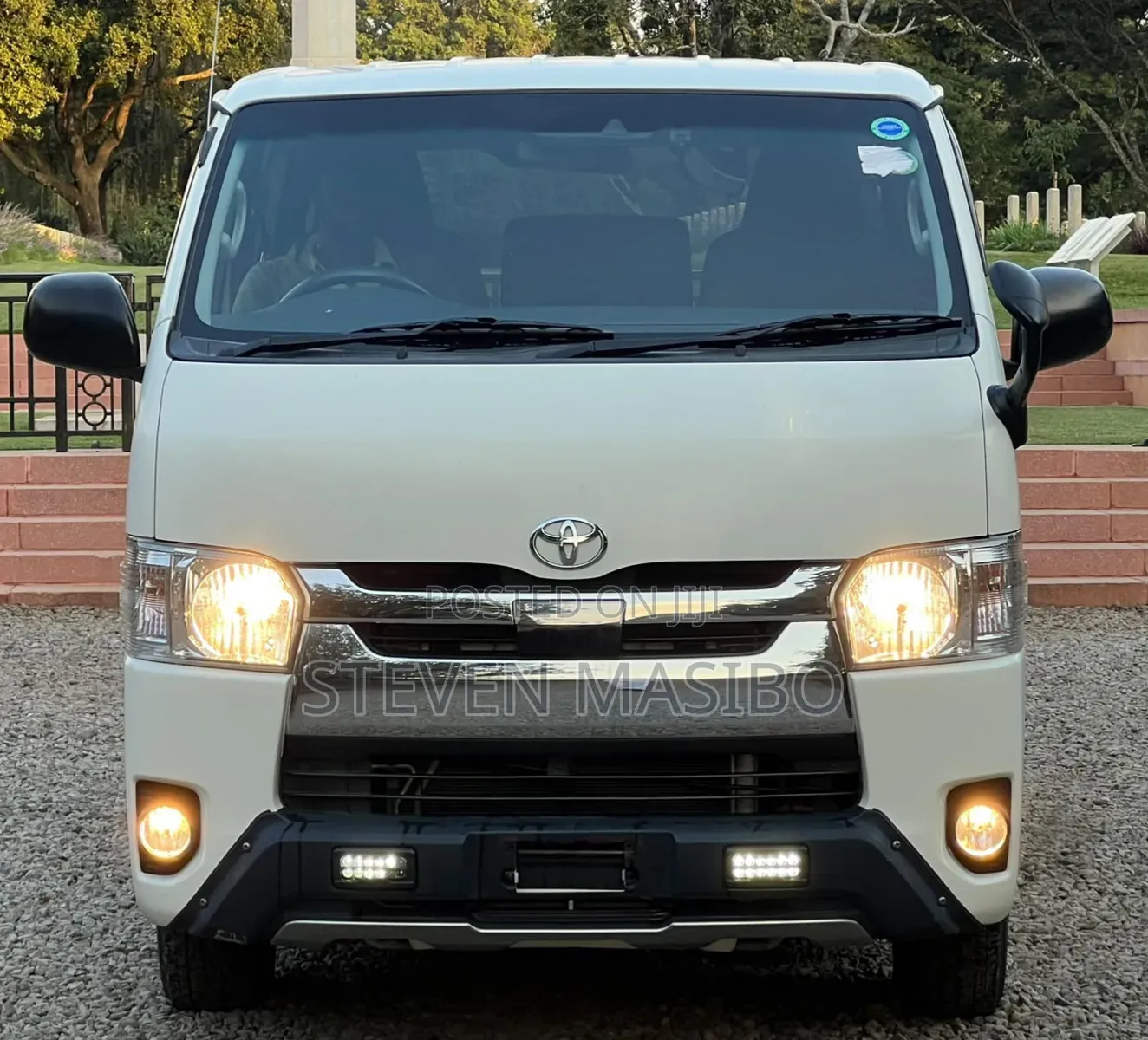 Toyota HiAce 2019 White