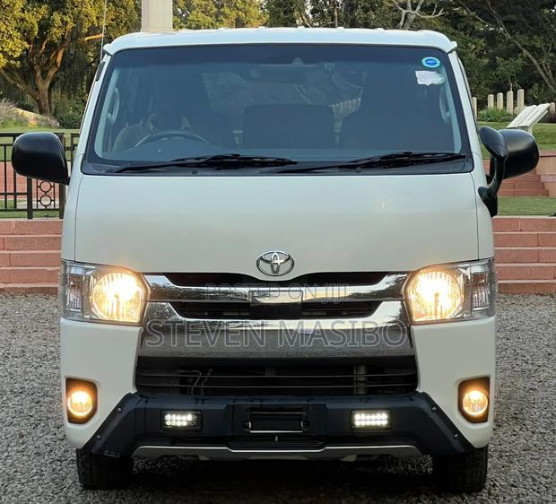 Toyota HiAce 2019 White