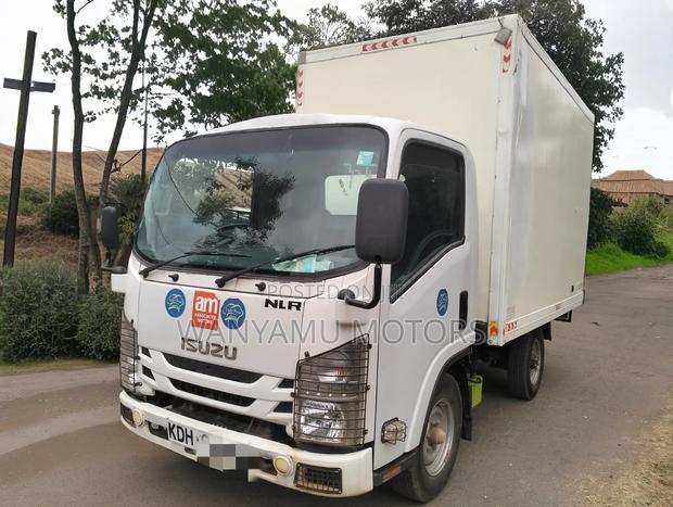 Isuzu NLF 2022