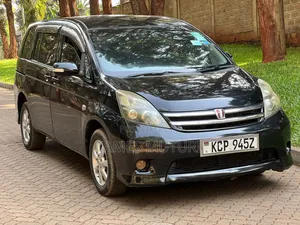 Toyota ISIS 2010 Black
