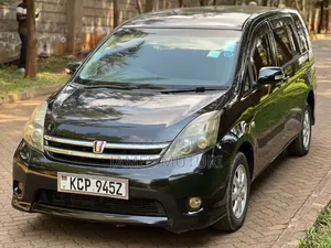 Toyota ISIS 2010 Black