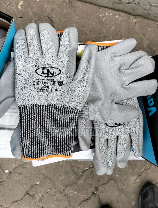 Cut Resistant Safety Gloves - thumbnail 2