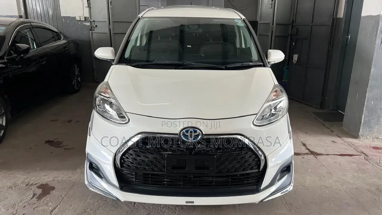 Toyota Sienta 2020 White