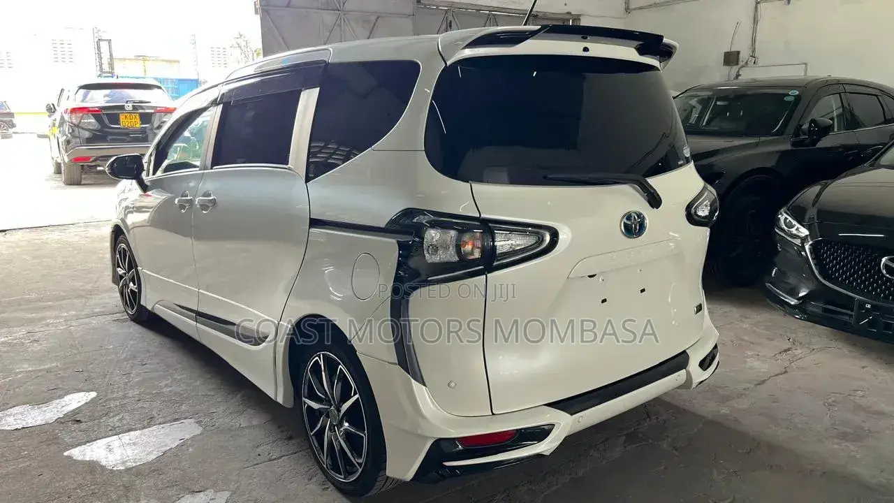 Toyota Sienta 2020 White