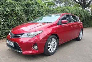 Toyota Auris 2013 Red