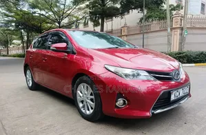 Toyota Auris 2013 Red