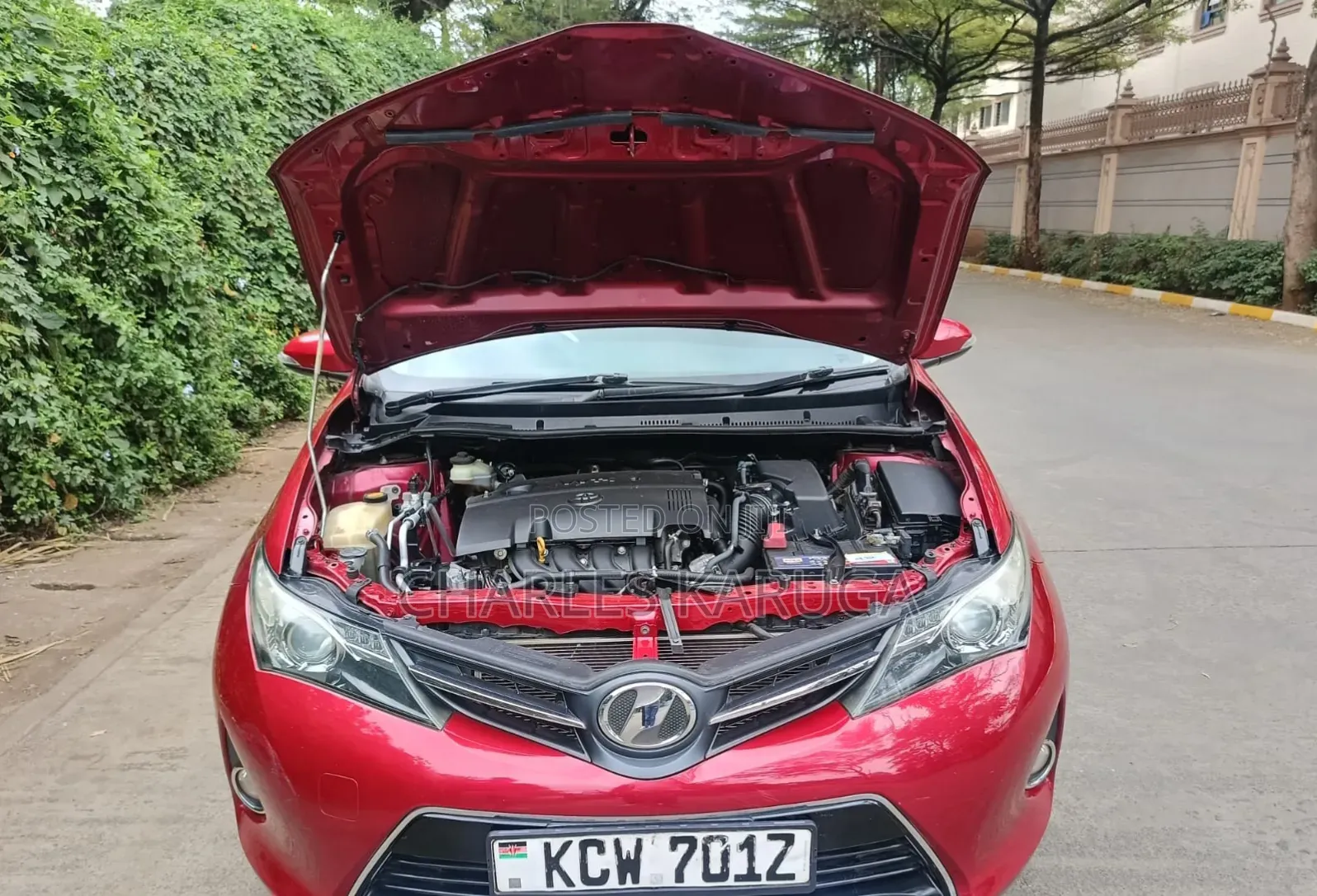 Toyota Auris 2013 Red