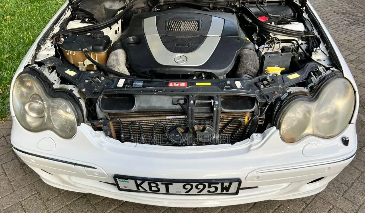 Mercedes-Benz C200 2005 Pearl