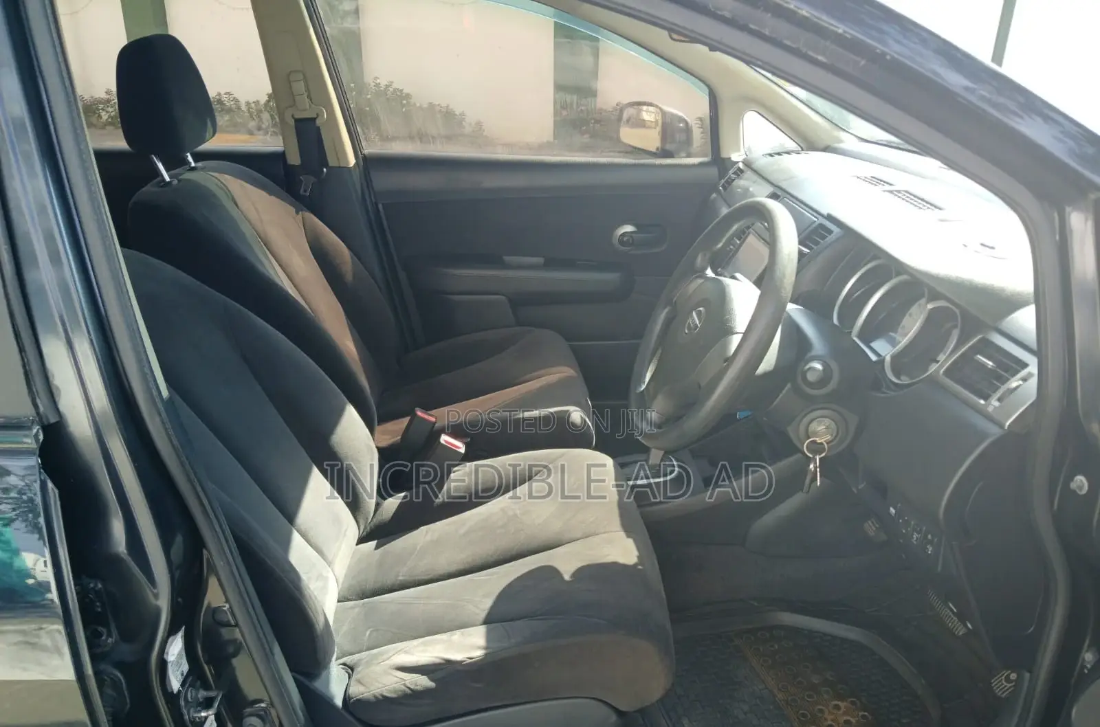 Nissan Tiida 1.6 Hatchback 2012 Black