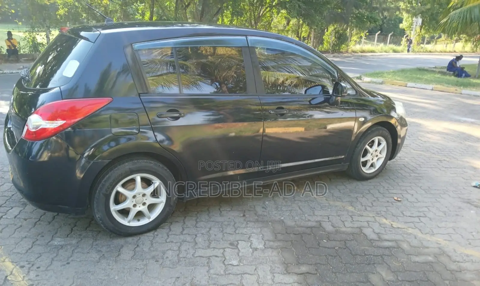 Nissan Tiida 1.6 Hatchback 2012 Black