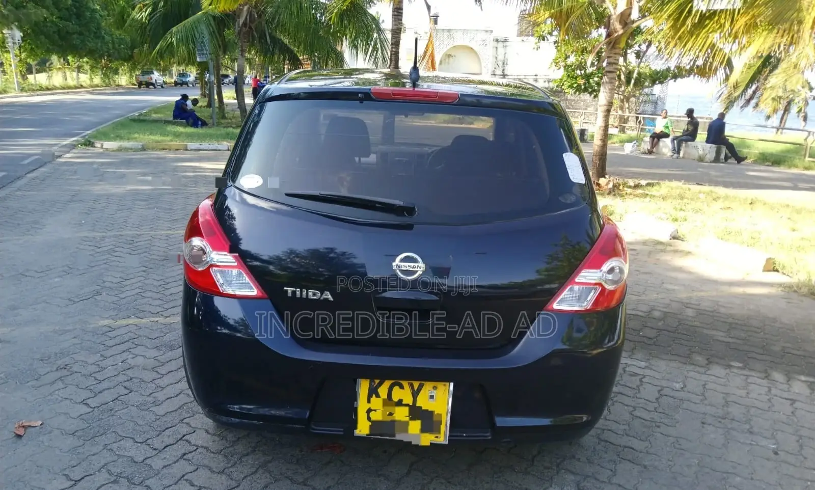 Nissan Tiida 1.6 Hatchback 2012 Black