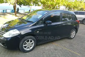 Nissan Tiida 1.6 Hatchback 2012 Black