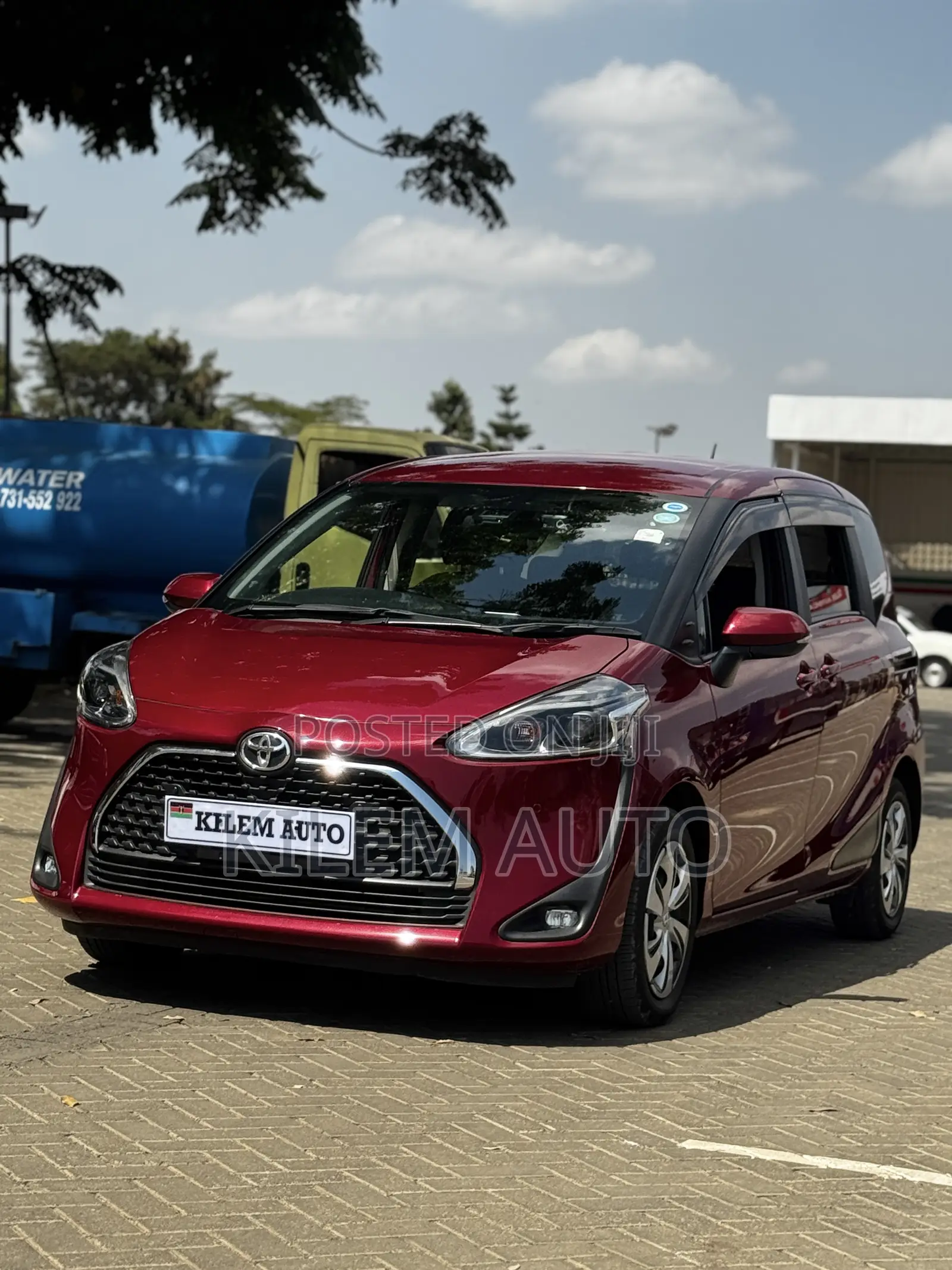 Toyota Sienta 1.5 AWD 2020 Maroon
