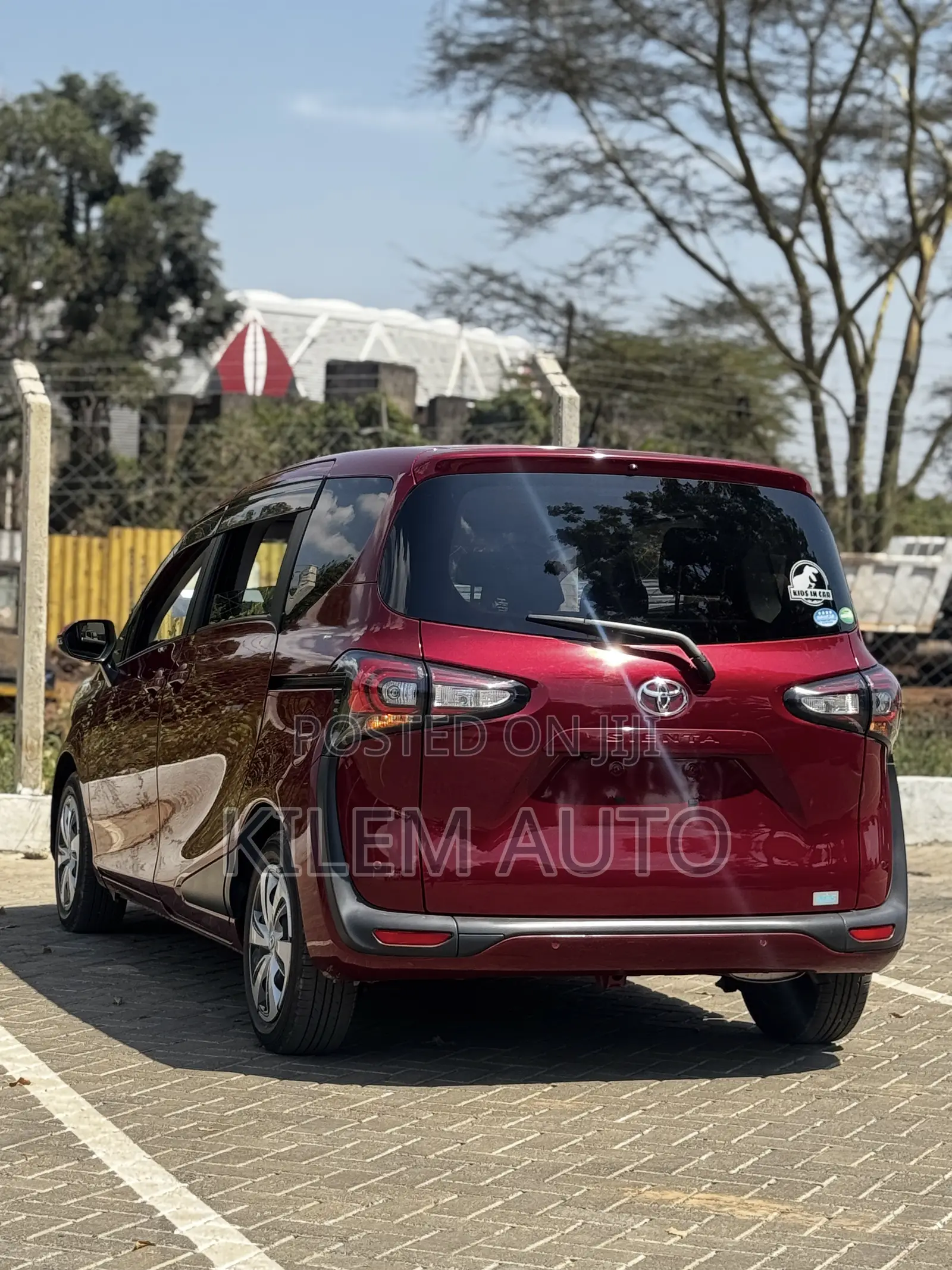 Toyota Sienta 1.5 AWD 2020 Maroon