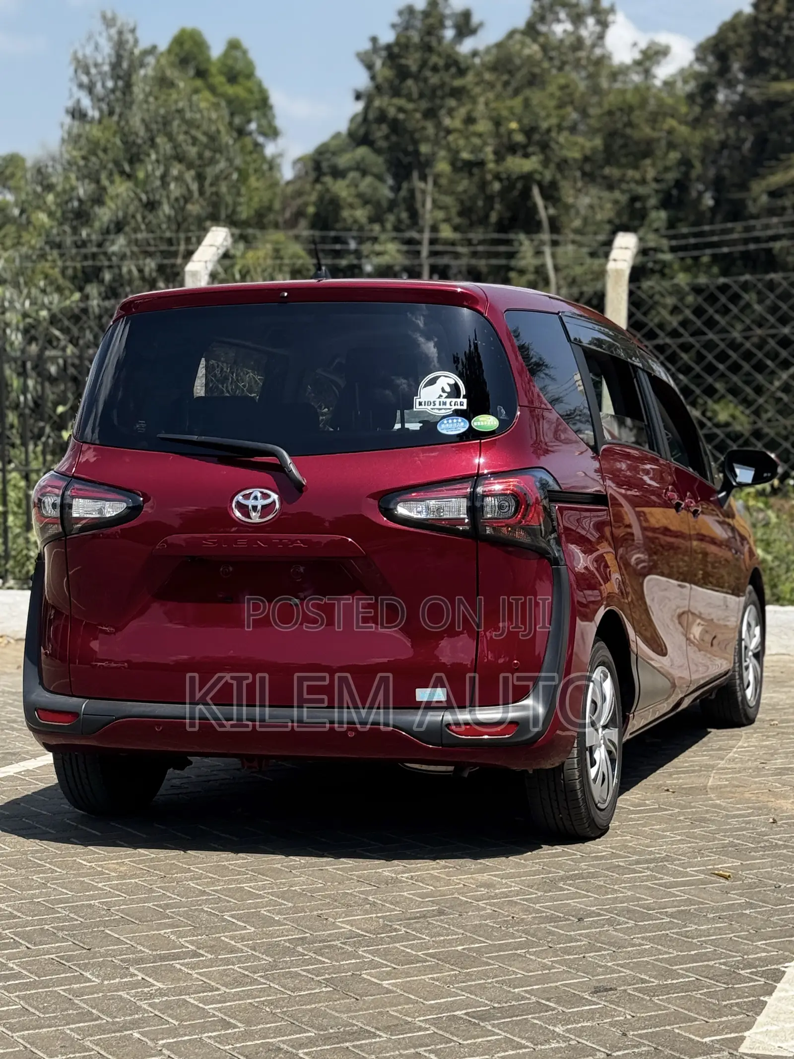 Toyota Sienta 1.5 AWD 2020 Maroon