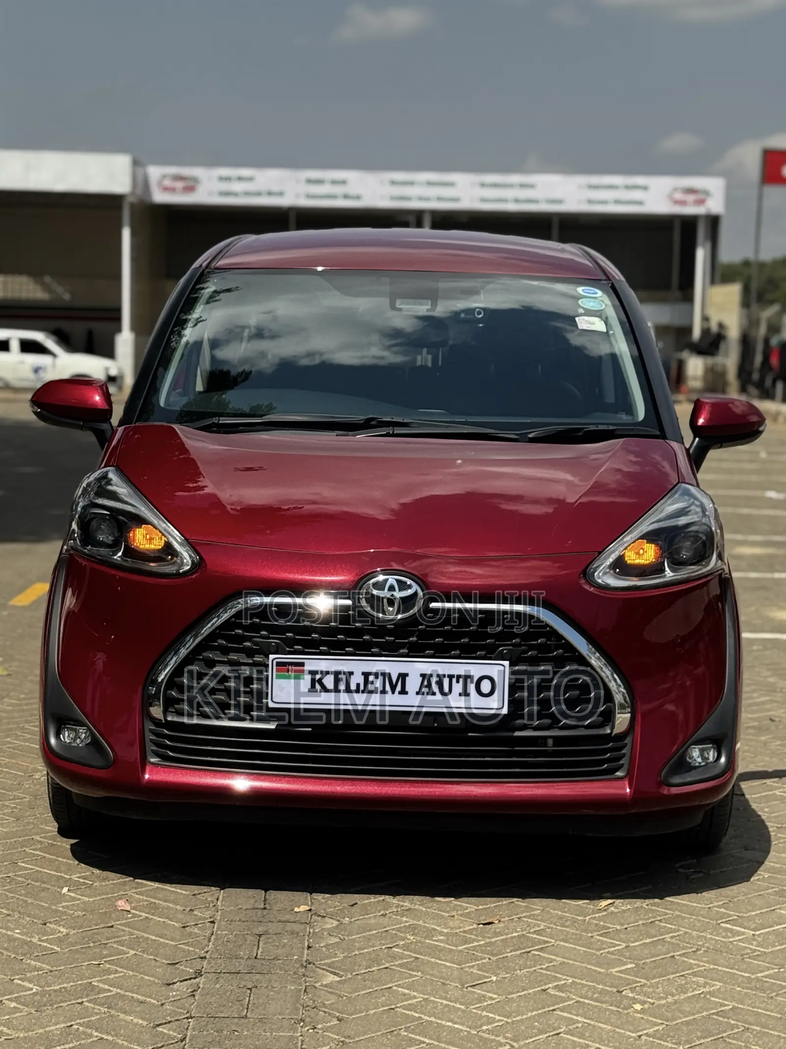 Toyota Sienta 1.5 AWD 2020 Maroon