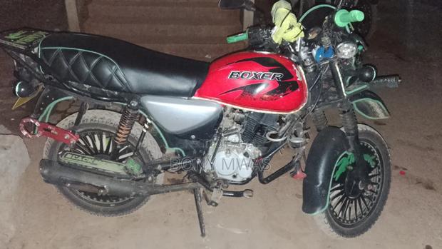 Bajaj Boxer 150 UG 2024 Red